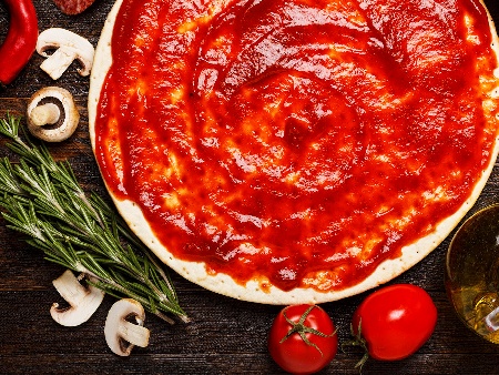 Класически домашен доматен сос за пица с консервирани домати - снимка на рецептата